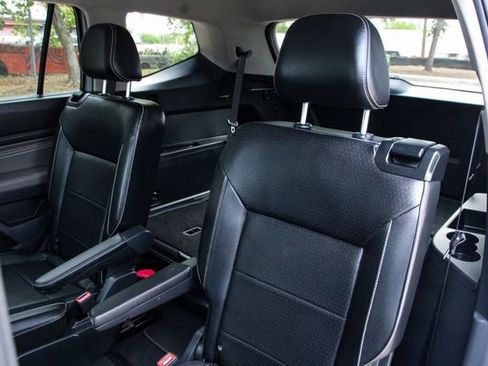 Used 2022 Volkswagen Atlas SE w/ Panoramic Sunroof Package image 40