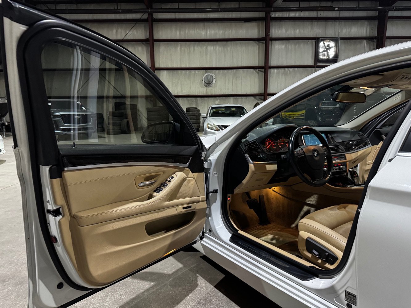 Used 2014 BMW 528i Sedan RWD image 12