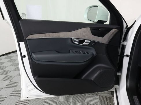 Certified 2023 Volvo XC90 T8 Ultimate AWD/4WD image 17
