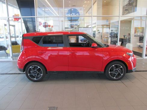 Used 2025 Kia Soul EX image 8