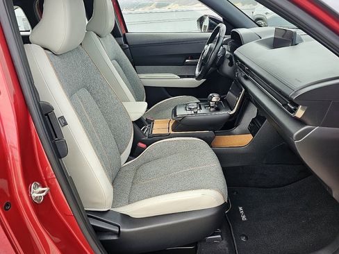 Certified 2022 MAZDA MX-30 Electric w/ Premium Plus Pkg FWD image 19