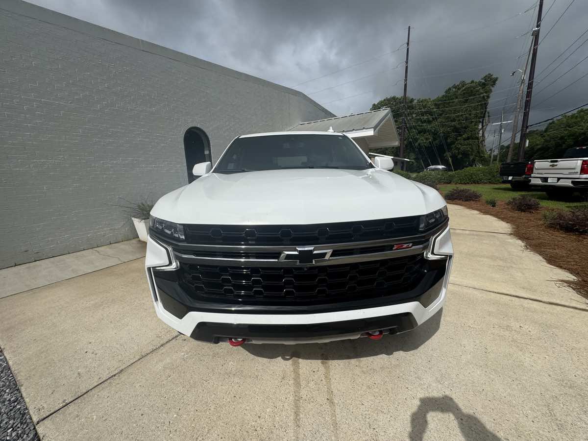 Used 2022 Chevrolet Tahoe Z71 w/ Luxury Package AWD/4WD image 3