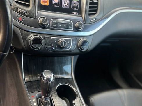 Used 2017 Chevrolet Impala LT w/ Convenience Package image 12