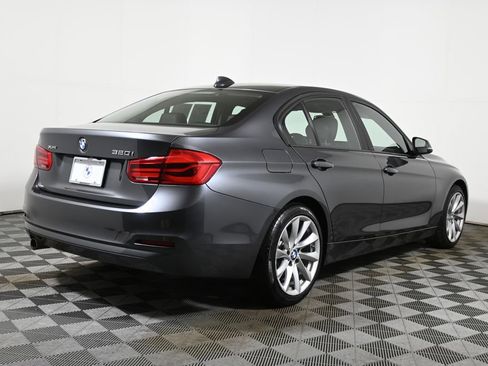 Used 2018 BMW 320i xDrive Sedan w/ Convenience Package image 7