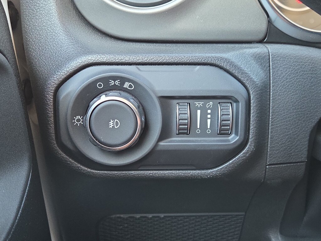 Used 2022 Jeep Wrangler Sport AWD/4WD image 26