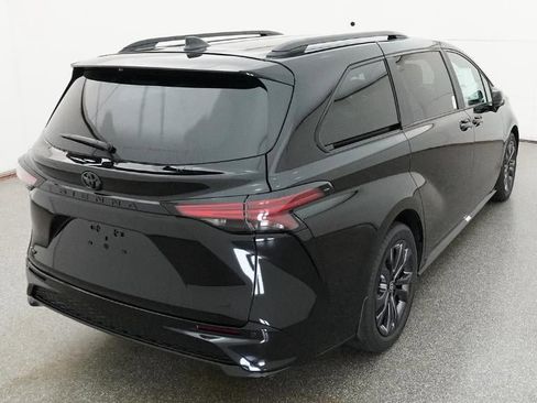 New 2026 Toyota Sienna XSE FWD image 8