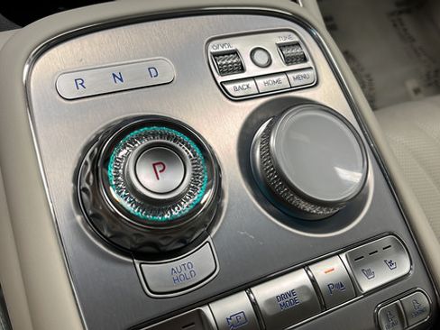 Used 2025 Genesis G90 3.5T AWD/4WD image 19