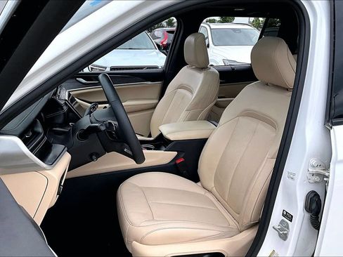 Used 2023 Jeep Grand Cherokee Limited w/ Luxury Tech Group II AWD/4WD image 31