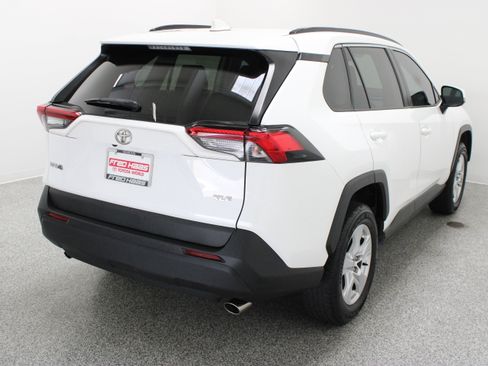 Used 2020 Toyota RAV4 XLE w/ Convenience Package FWD image 7