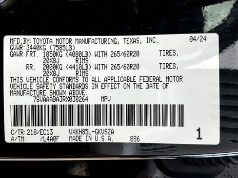 Used 2024 Toyota Sequoia SR5 w/ SR5 Premium Package AWD/4WD image 19