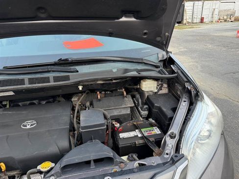 Used 2011 Toyota Sienna XLE AWD/4WD image 39
