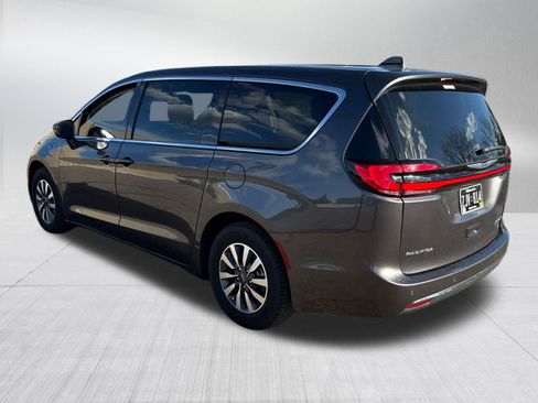 Used 2022 Chrysler Pacifica Touring-L FWD image 6