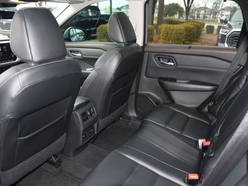 Used 2022 Nissan Rogue SL w/ SL Premium Package image 17