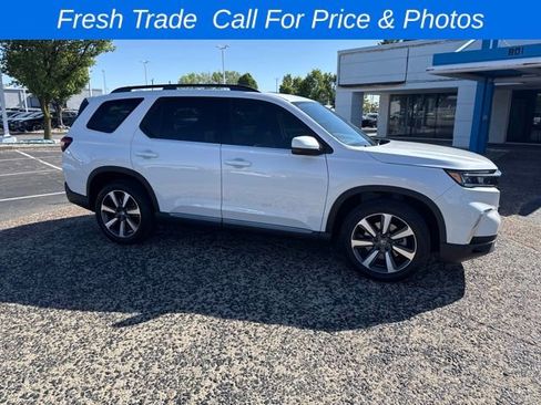 Used 2023 Honda Pilot Touring image 6