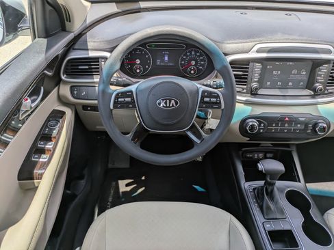 Certified 2020 Kia Sorento LX FWD image 13