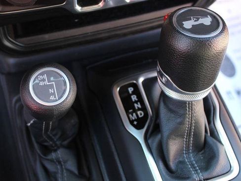 Used 2024 Jeep Wrangler Unlimited Sport AWD/4WD image 22