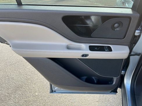 Used 2020 Lincoln Aviator Reserve w/ Equipment Group 201A image 24