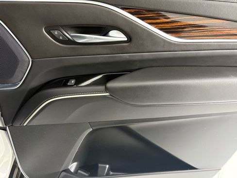 Used 2022 Cadillac Escalade ESV Luxury image 18