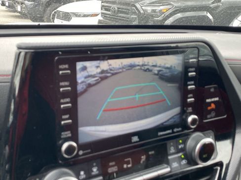 Used 2021 Toyota Highlander XSE FWD image 8