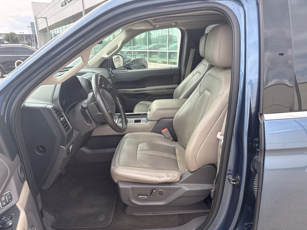 Used 2019 Ford Expedition Limited w/ Equipment Group 301A RWD image 3