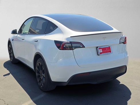Used 2022 Tesla Model Y Long Range AWD/4WD image 5