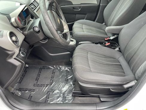 Used 2016 Chevrolet Sonic LT image 9