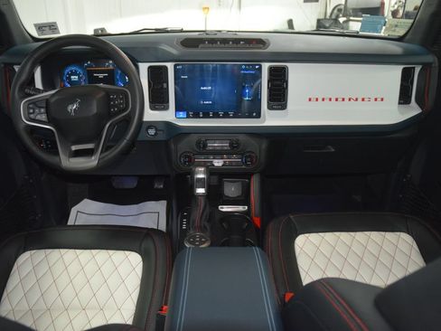 Used 2025 Ford Bronco Heritage Edition AWD/4WD image 26