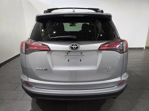 Used 2017 Toyota RAV4 LE AWD/4WD image 4