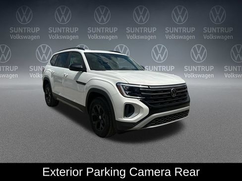 Used 2025 Volkswagen Atlas Peak Edition SE AWD/4WD image 9