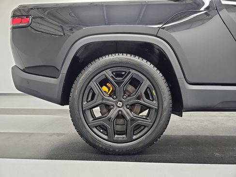 Used 2022 Rivian R1T Adventure image 12