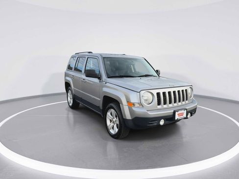 Used 2014 Jeep Patriot Latitude image 2