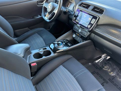 Used 2020 Nissan Leaf SV w/ SV Technology Package image 18