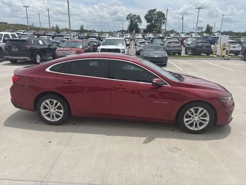 Used 2018 Chevrolet Malibu Hybrid w/ Leather Package FWD image 2