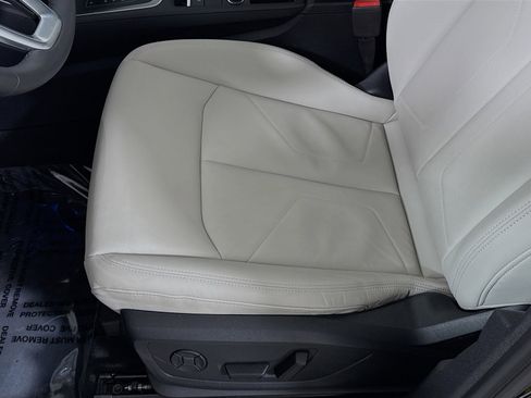 Certified 2025 Audi Q3 2.0T Premium Plus w/ Premium Plus Package image 13