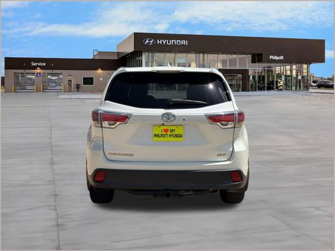 Used 2016 Toyota Highlander XLE FWD image 10