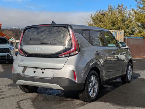 Used 2023 Kia Soul LX w/ LX Technology Package image 4