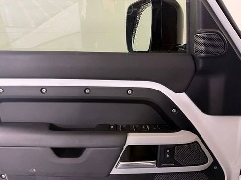 Used 2024 Land Rover Defender 110 S image 22