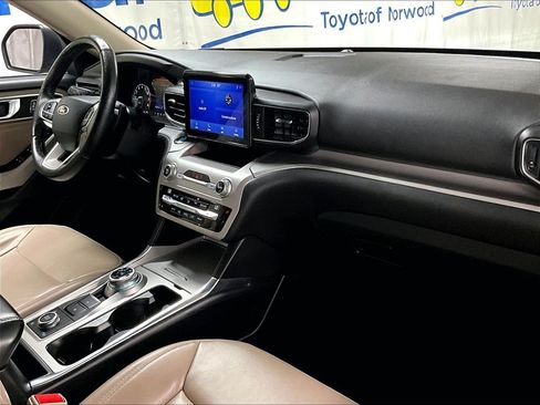 Used 2021 Ford Explorer XLT w/ Equipment Group 202A AWD/4WD image 14