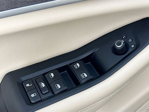 Used 2023 Jeep Grand Cherokee L Limited w/ Luxury Tech Group II RWD image 18
