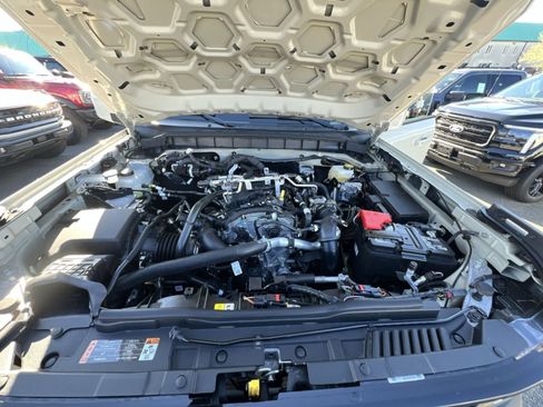 New 2025 Ford Bronco Outer Banks w/ Sasquatch Package AWD/4WD image 27
