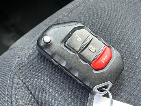 Used 2019 Jeep Wrangler Unlimited Sahara AWD/4WD image 26