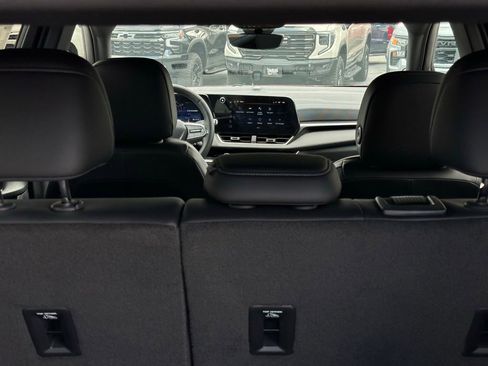 New 2026 Chevrolet Equinox LT w/ Convenience Package II FWD image 9