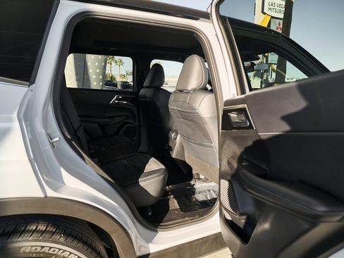 Used 2024 Mitsubishi Outlander Ralliart image 17