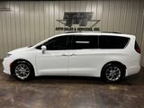 Used 2021 Chrysler Pacifica Touring-L image 3