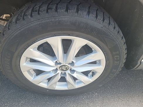 Used 2022 Toyota Corolla Cross LE image 13