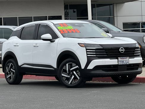 Used 2025 Nissan Kicks SV FWD image 2