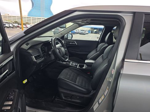 Used 2024 Mitsubishi Outlander SE Black Edition image 7