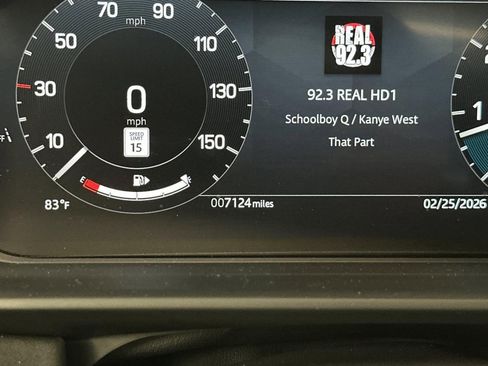 Certified 2025 Land Rover Discovery S image 19