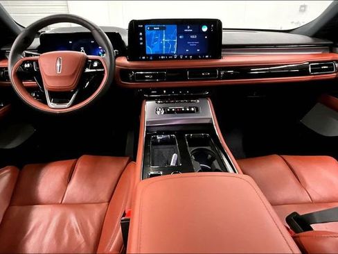 Used 2025 Lincoln Aviator Reserve w/ Luxury Package AWD/4WD image 18