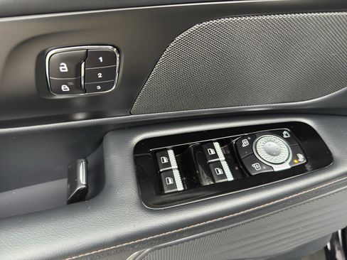 Used 2025 Lincoln Nautilus Premier w/ Jet Appearance Package AWD/4WD image 12